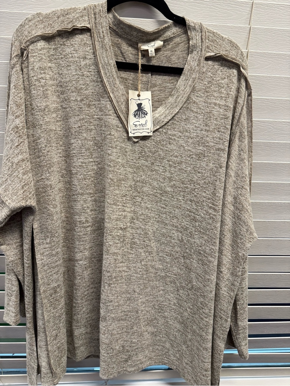 easel Heathered Light Gray Crewneck Women’s Top